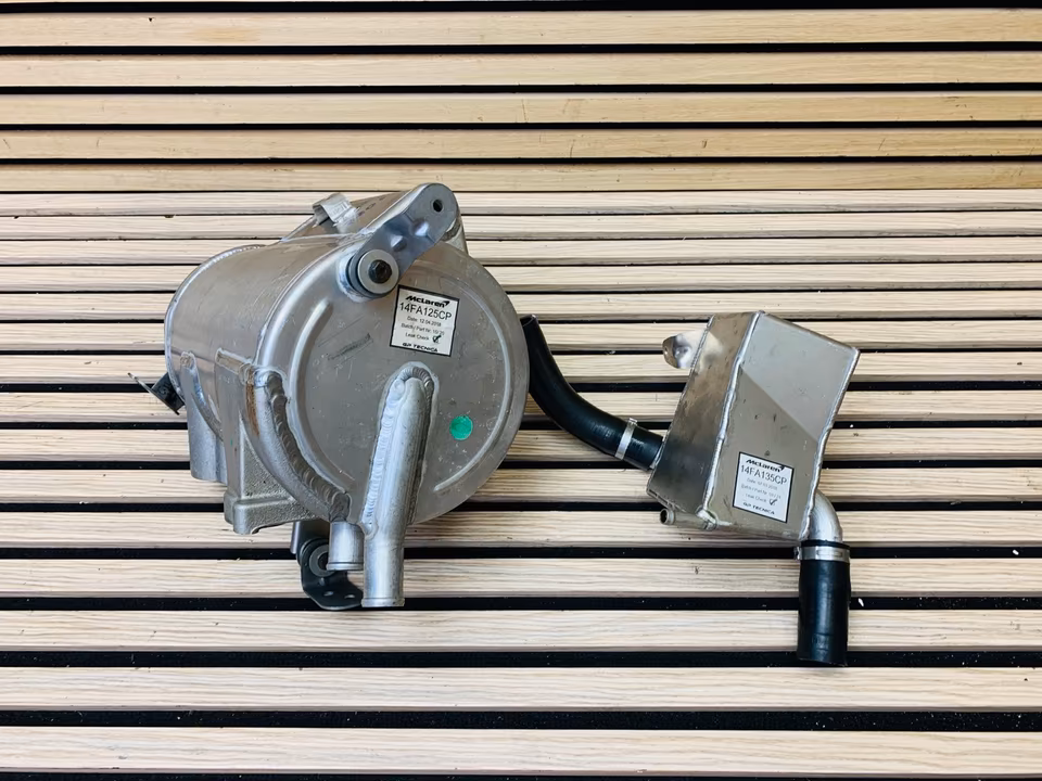 McLaren 720s oil tank 14FA135CP 14FA125CP - Image 2