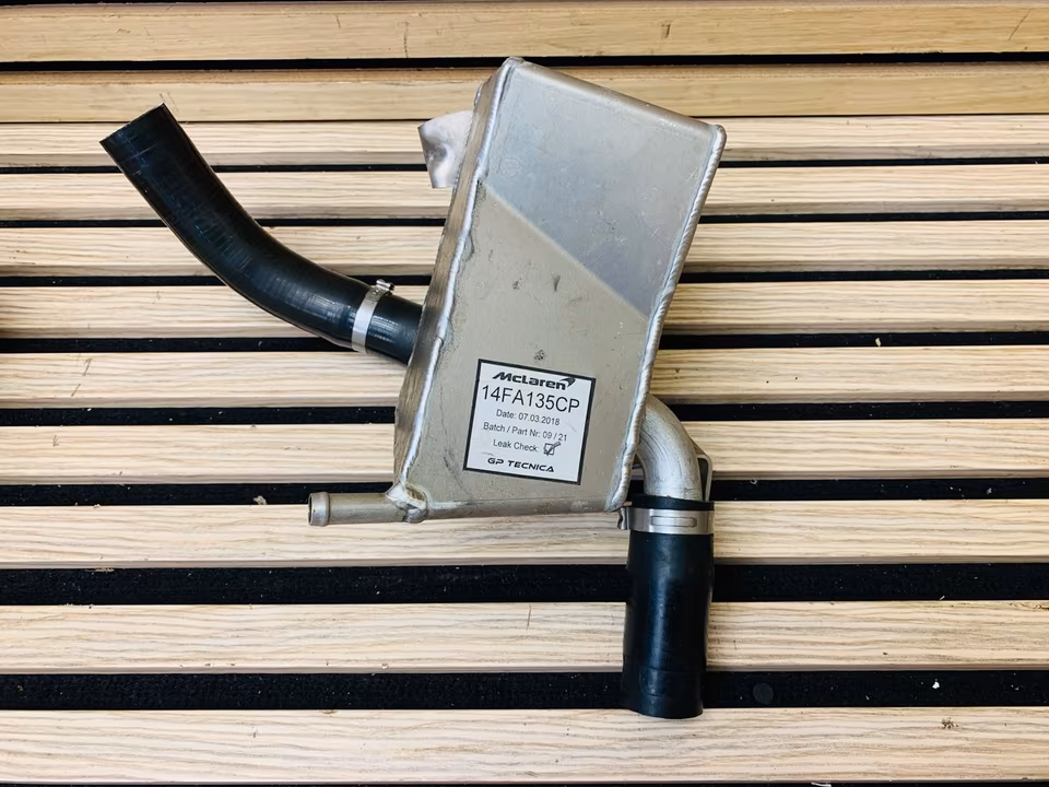 McLaren 720s oil tank 14FA135CP 14FA125CP - Image 5