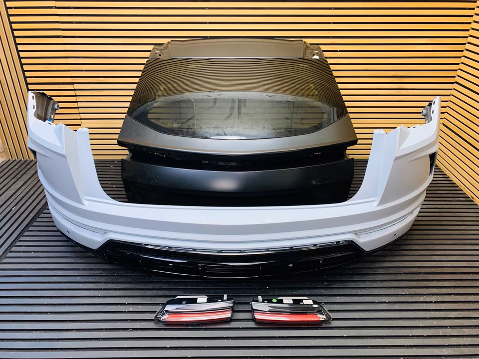 Lamborghini Urus hood, bumper, headlights, fenders - Image 7