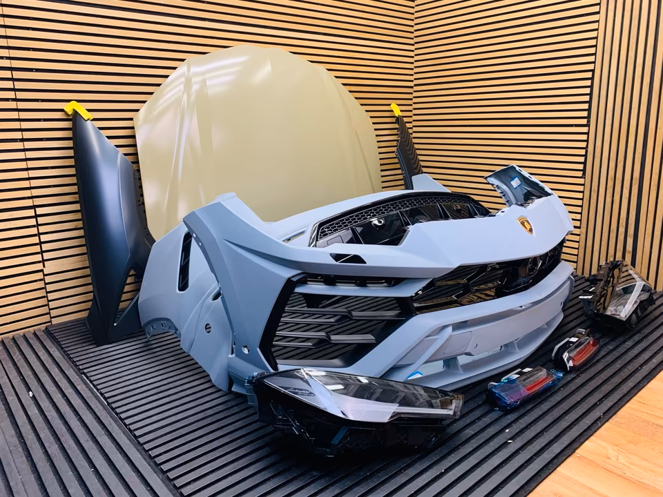 Lamborghini Urus hood, bumper, headlights, fenders