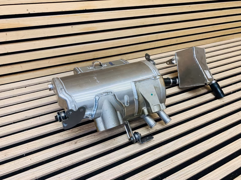 McLaren 720s oil tank 14FA135CP 14FA125CP - Image 7