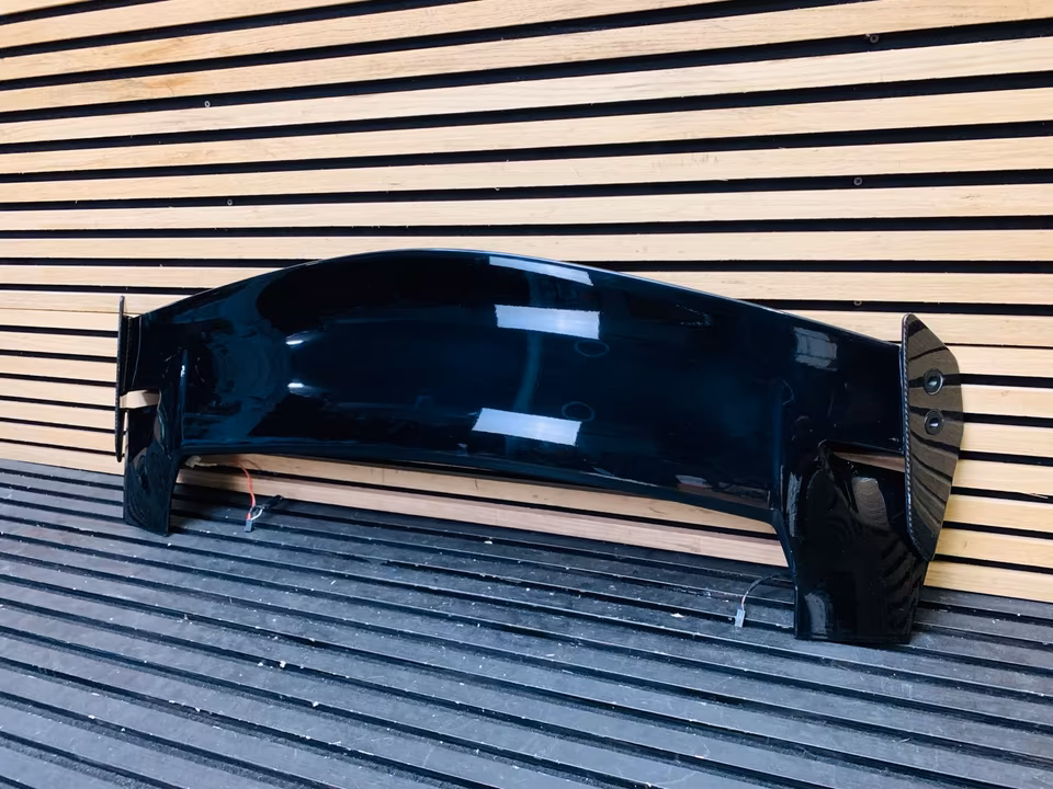 Lamborghini Urus Performante Carbon Rear Spoiler - Image 9